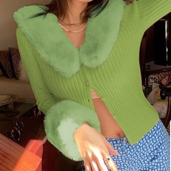 90s/00s fur trim sweater - Picture 2 of 3